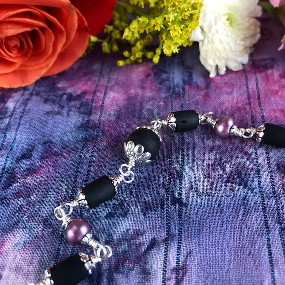 32  3/4" black Tulasi with silver lotus beads and purple pearls - Picture 6 of 11
